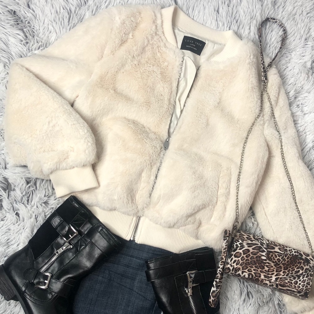 🔥2 for 40🔥Love Tree White Faux Fur Jacket Sz L